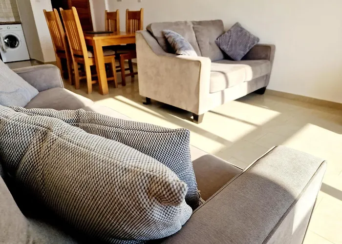 Top Floor 2 Bedroom Apartment E101, 3 Pools, Sea View, Free Wifi