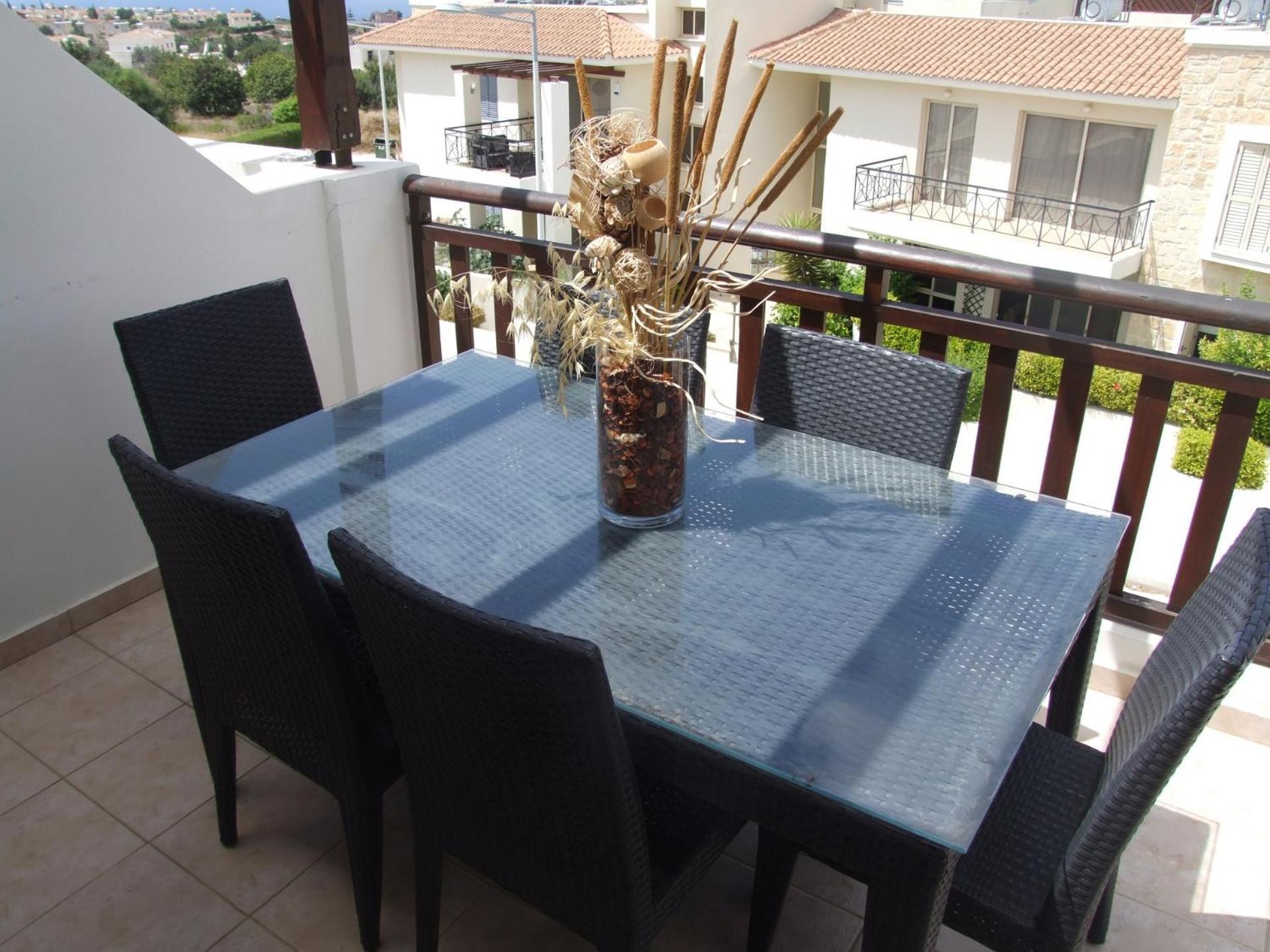 Floor 2 Bedroom E101, 3 Pools, Sea View, Free Wifi * Peyia