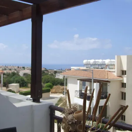 Top Floor 2 Bedroom Apartment E101, 3 Pools, Sea View, Free Wifi Peyia Exterior photo