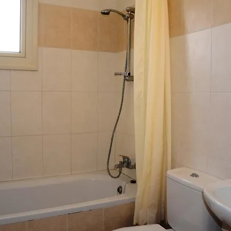 Top Floor 2 Bedroom Apartment E101, 3 Pools, Sea View, Free Wifi Peyia Exterior photo