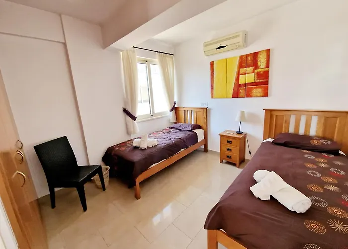 Top Floor 2 Bedroom Apartment E101, 3 Pools, Sea View, Free Wifi