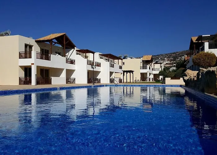 Top Floor 2 Bedroom Apartment E101, 3 Pools, Sea View, Free Wifi
